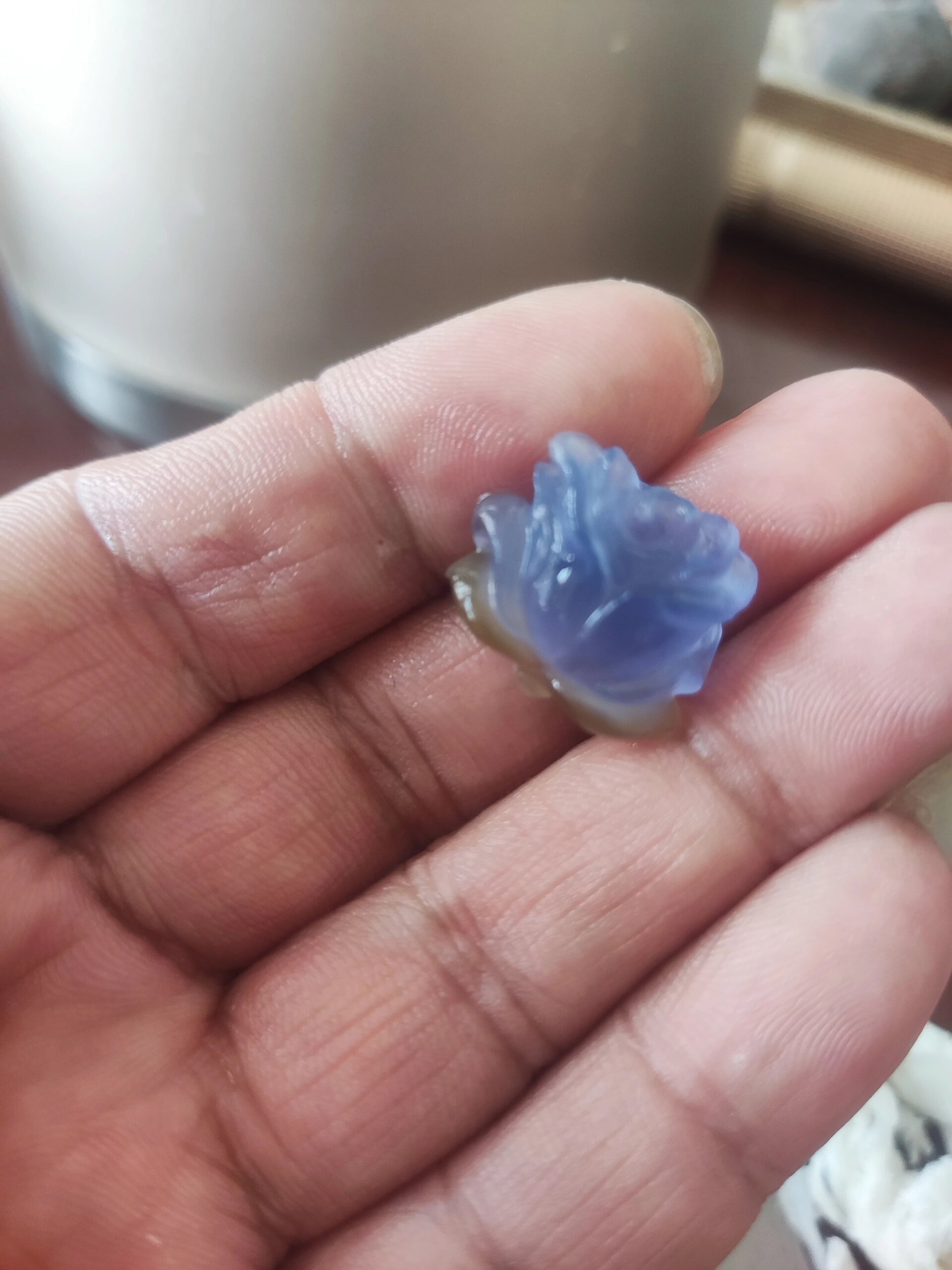 大杨树蓝玛瑙一朵漂亮的俏色花