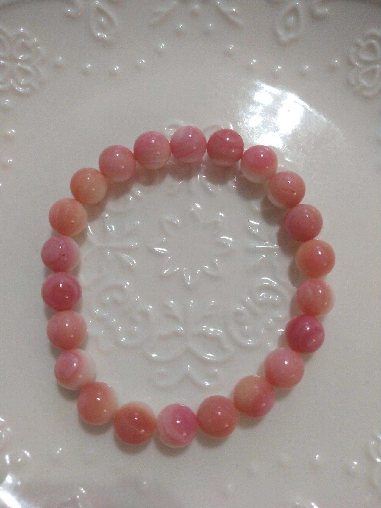 几十块的女王贝单圈手串 这些都是百元以下的纯天然女王贝大艳色手串