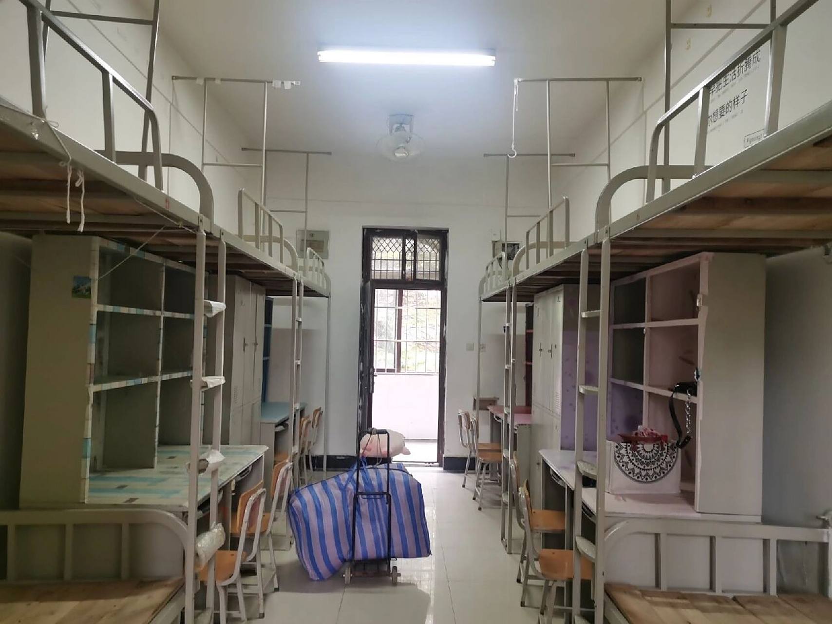 安阳学院  有没有姐妹知道安阳学院安阳校区a20宿舍上铺带不带架子呀