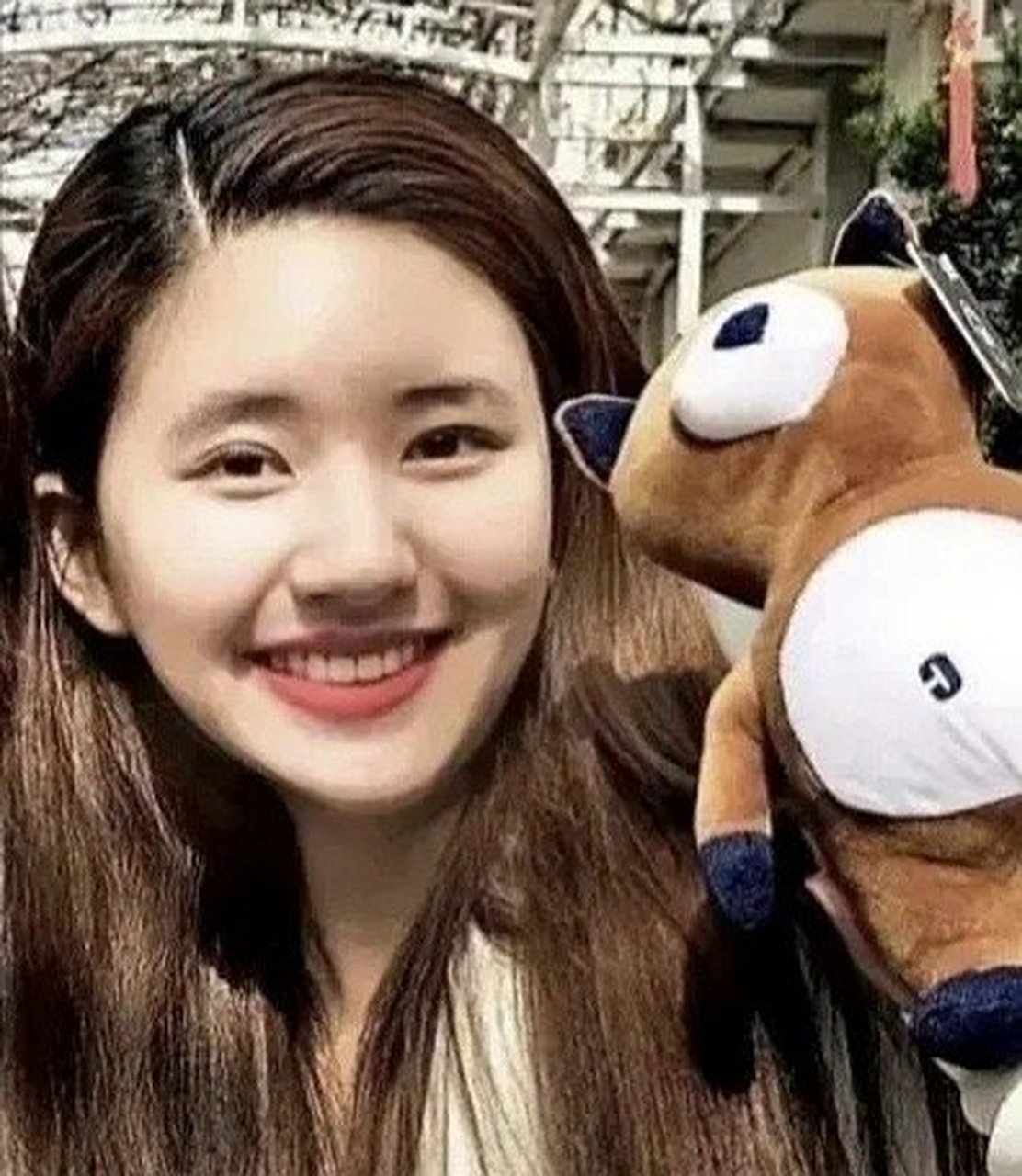 赵露思法令纹到鼻子那块,肉眼可见的僵