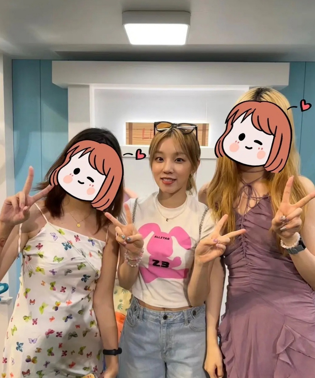 宋雨琦和素人合照,没有滤镜也挺普通?