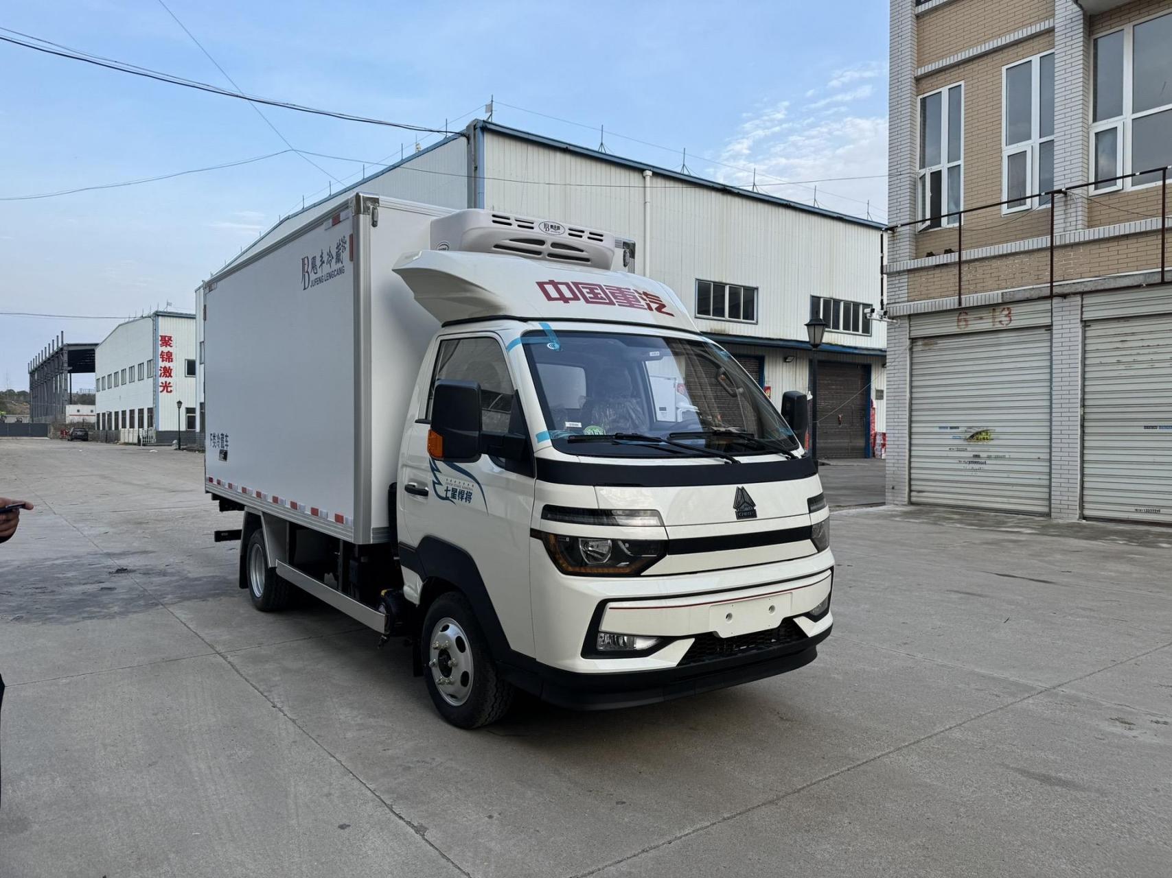 8米豪沃新款智相 跨界冷藏车 整车型号:zz5047xlcf3111f145 厢体尺寸