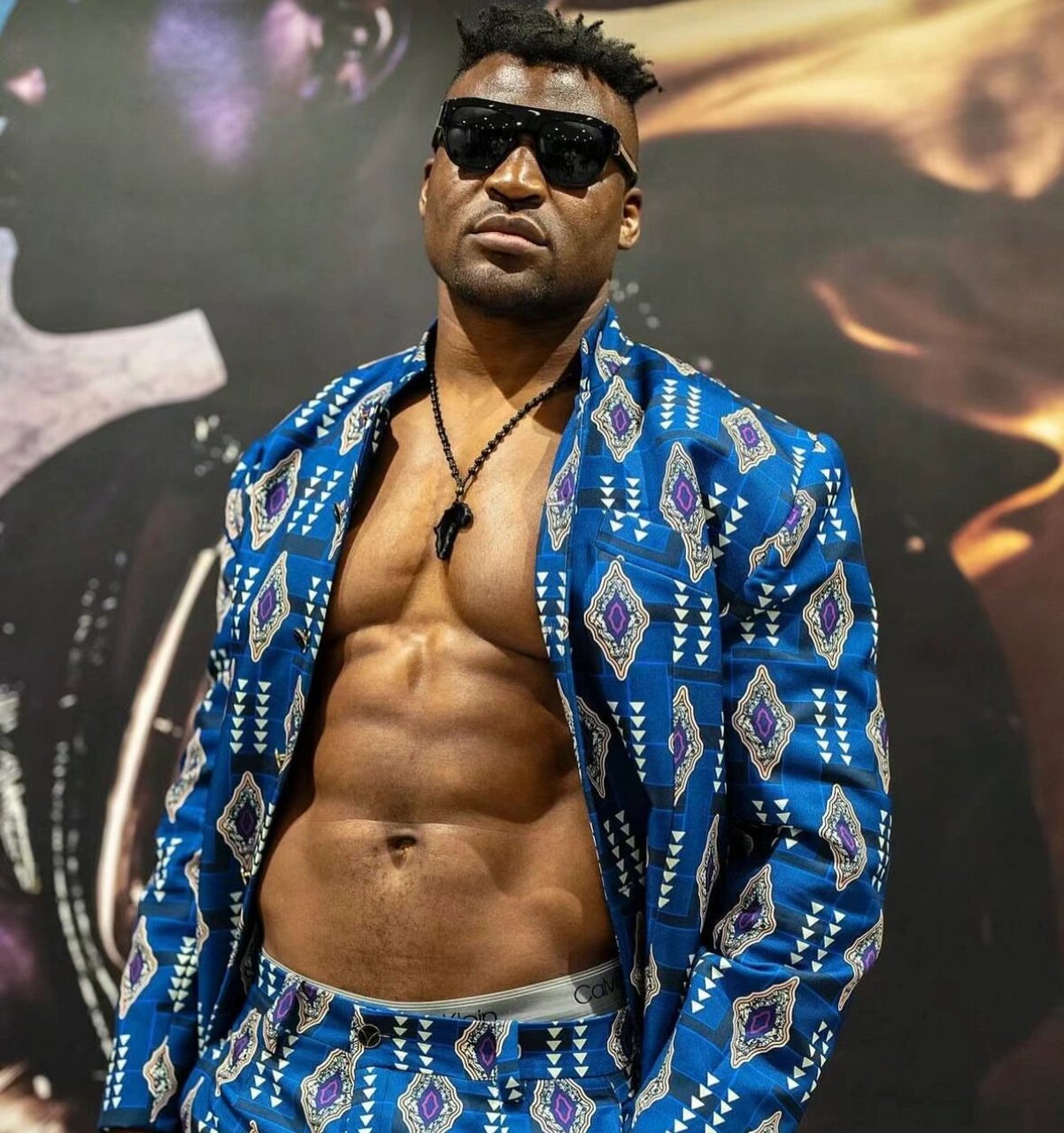 铁血vs约书亚 80亿最强男ufc重量级冠军"铁血"弗朗西斯-纳干诺与wba