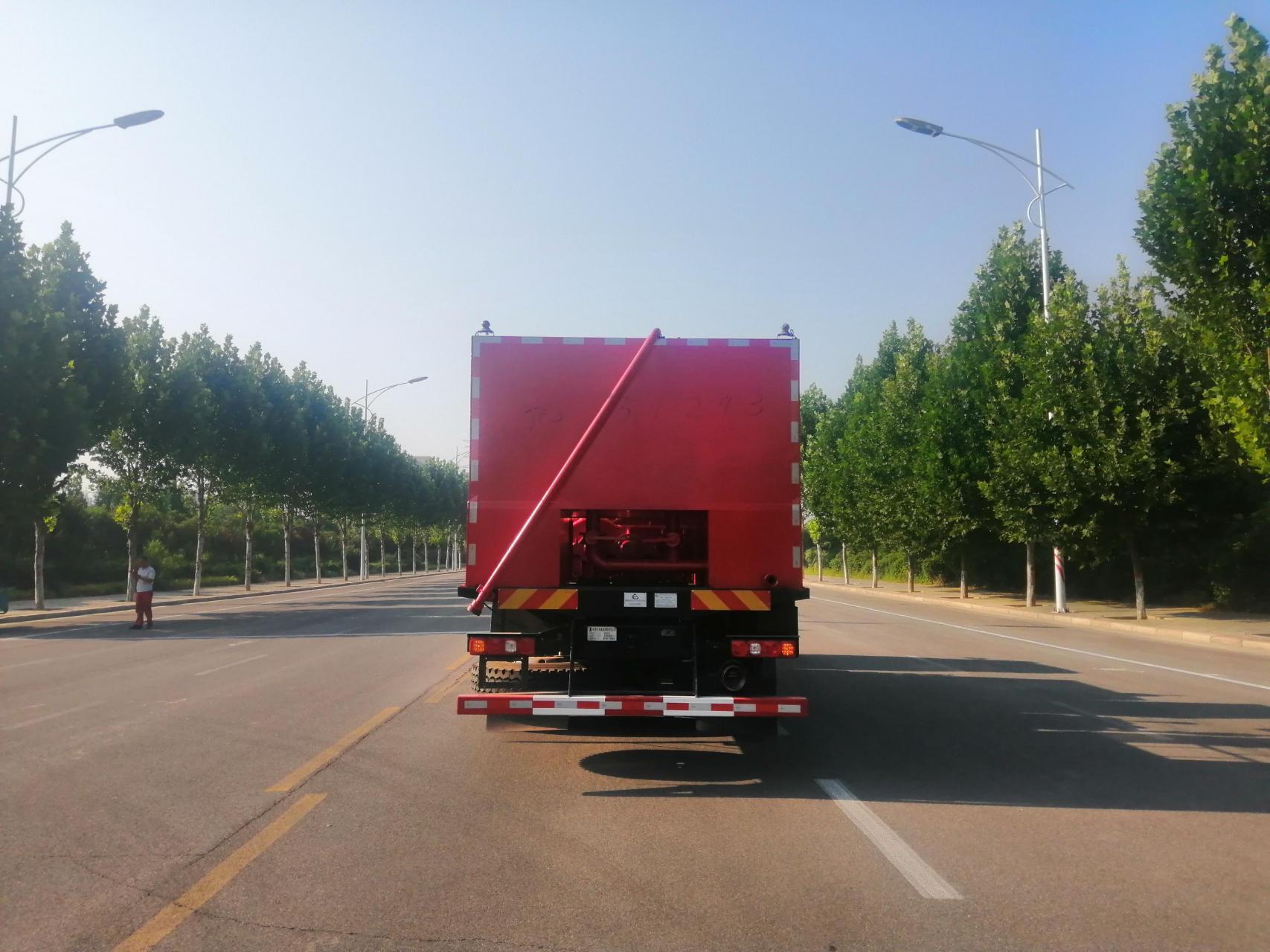 河南固井车 固井车是一种专门用于油田钻井的车辆,它可以在钻井过程中