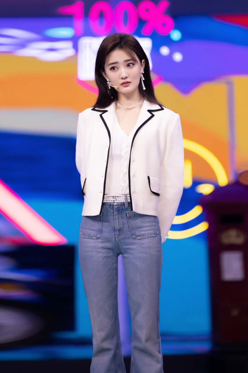 徐璐#接招吧前辈# 时尚发布会流程马上揭晓听说现场还有"时尚任务"!