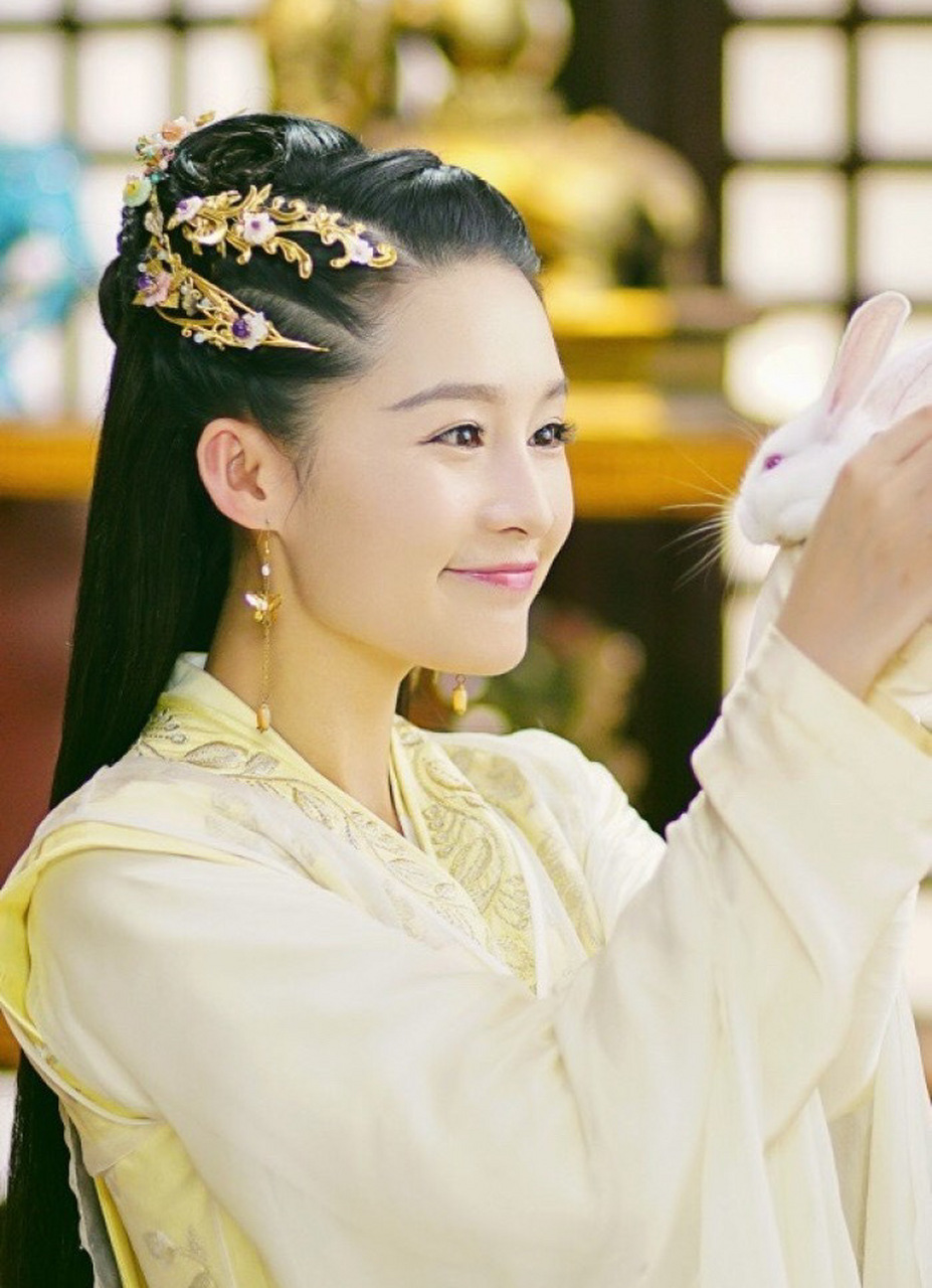 李沁#治愈系笑容,一张初恋脸,有颜值有实力.