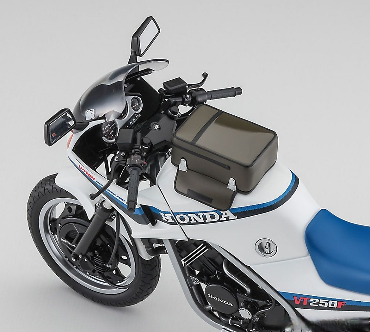 日本著名模型企业hasegawa复刻本田vt250f 1比12模型,金属件都有!