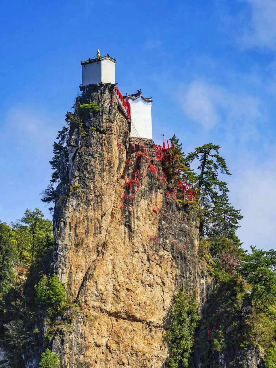 塔云山7215 4a级旅游景区,位于陕西商洛市镇安县柴坪镇