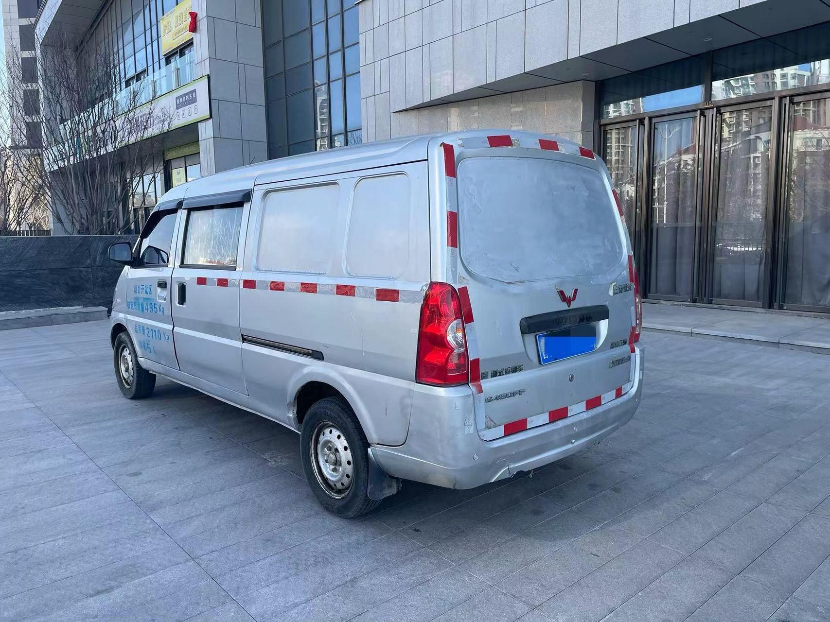 2013年加长五菱荣光.五座封闭厢式面包车 审保齐全