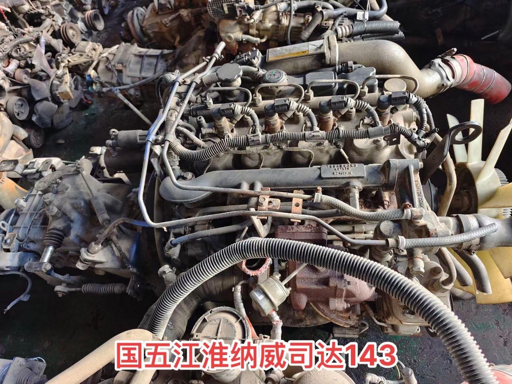 国五江淮纳威司达143事故车拆解柴油发动机