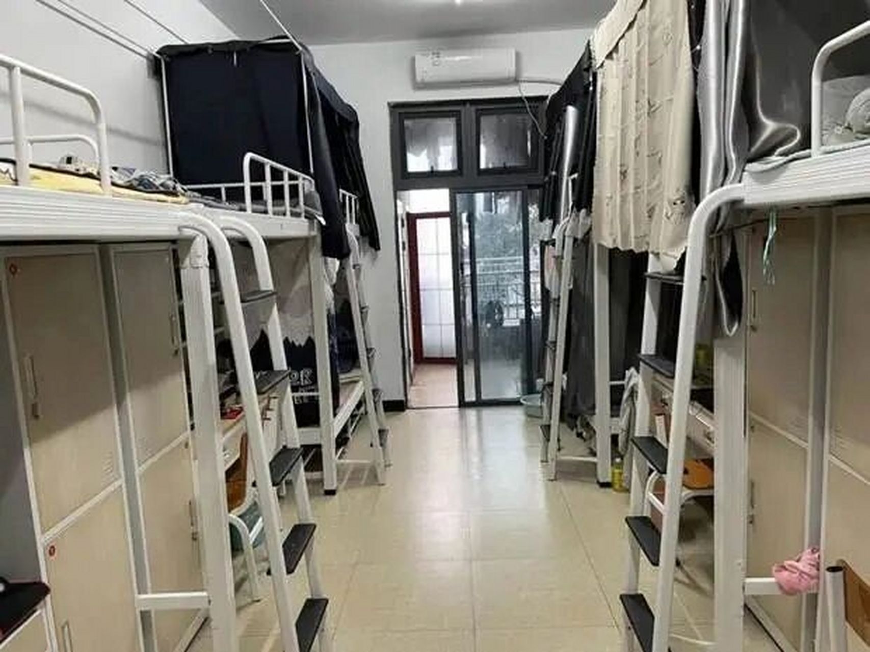 宁德职业技术学院 图1-2是宁职新校区10,11号宿舍楼环境 图3-4是宁职