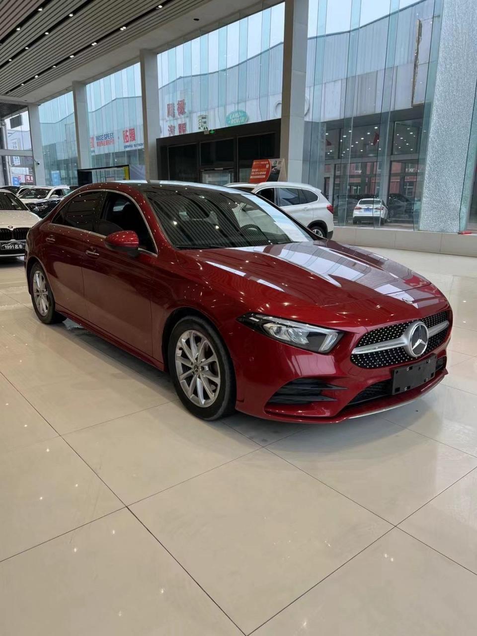 2019款奔驰a200l 2019年上牌,61万公里,13t 新车指导价:26