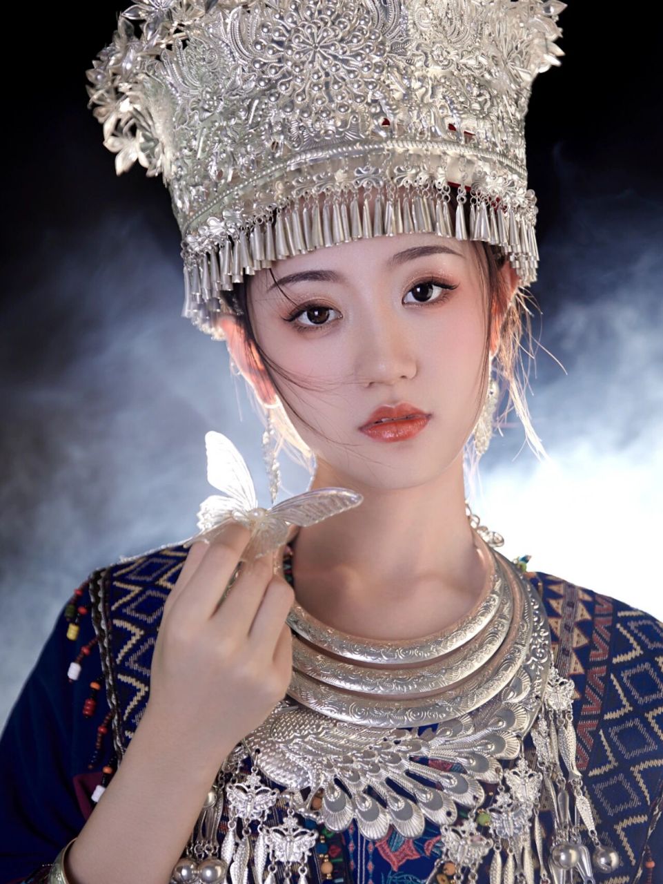 仙气飘飘的苗族少女,这是腾云驾雾而来的吧 0202 主题:【笙歌】