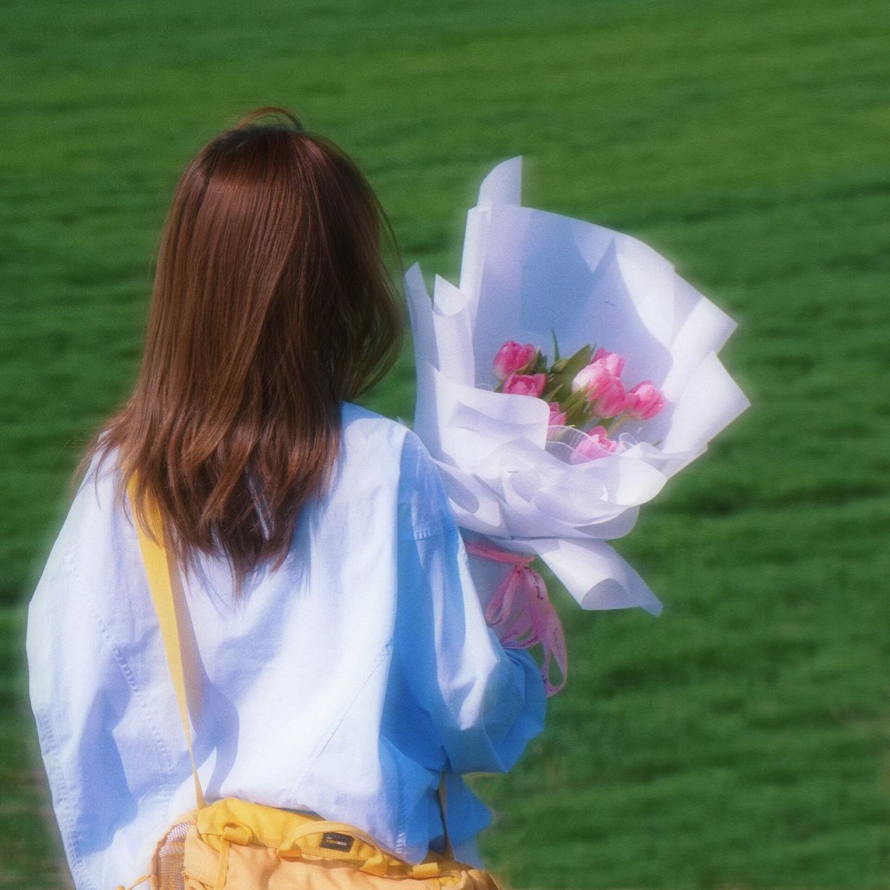 捧花女生头像 一束花的仪式感永远不过时