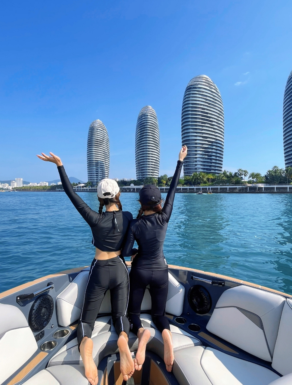 三亚尾波冲浪体验🏄‍♀️新手攻略来啦～ 最近尾波冲浪太火了