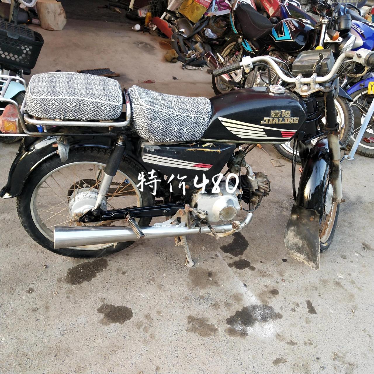 吉车转让,这是一款97年出厂的嘉陵70摩托车,特价480.