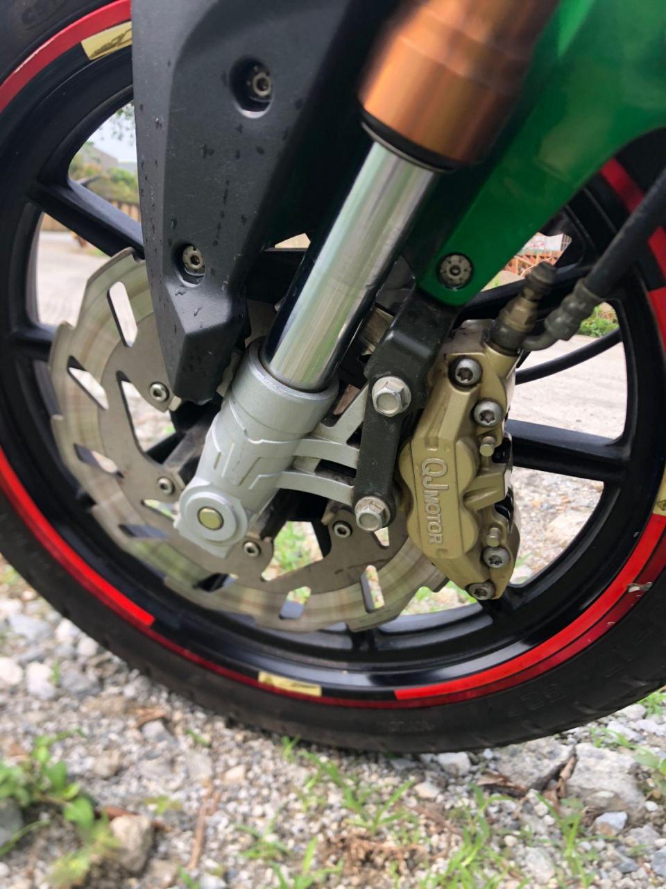 19年12月份的钱江龙150cc,只跑了2万多公里,原装发动未动过,现在灯亮