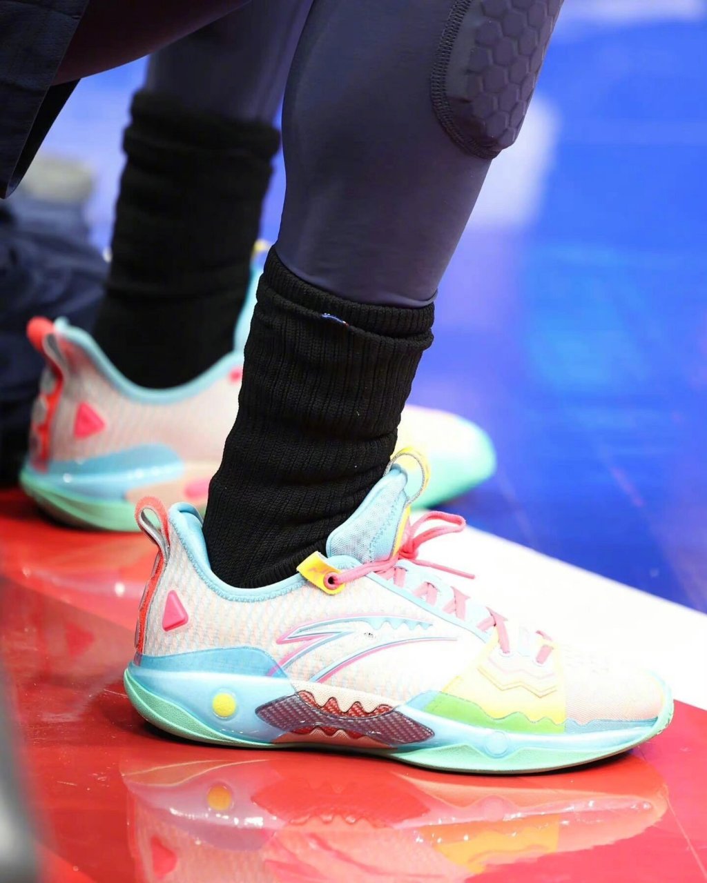 99欧文上脚狂潮5 pro万圣节配色球鞋99 今天,我们要聊聊一双吸睛