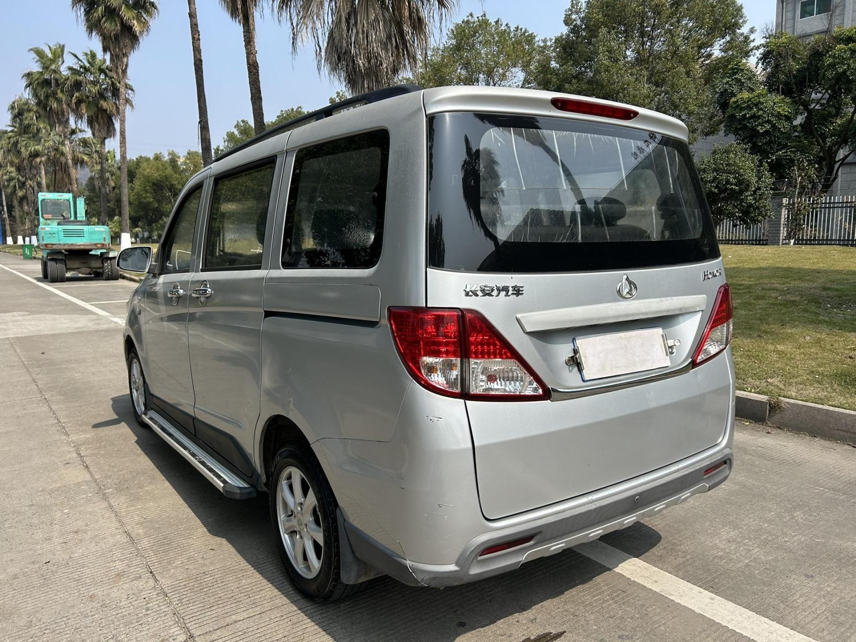 长安欧诺面包车.2014款长安欧诺,七座,拉人载货神车,1.