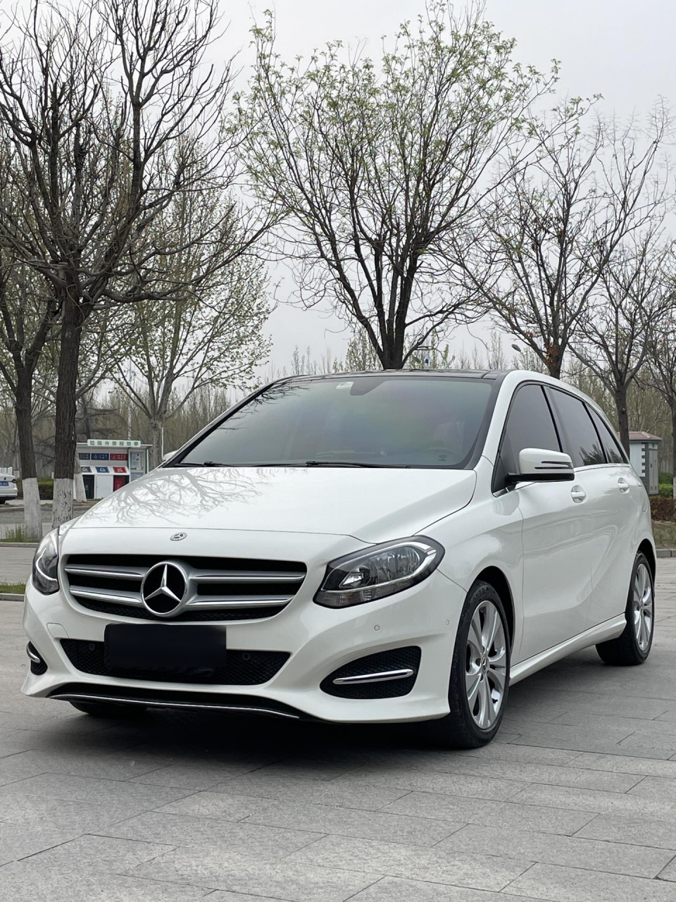 新到:2019年3月新款奔驰b200 动感型,新车指导价格23.88万,1.