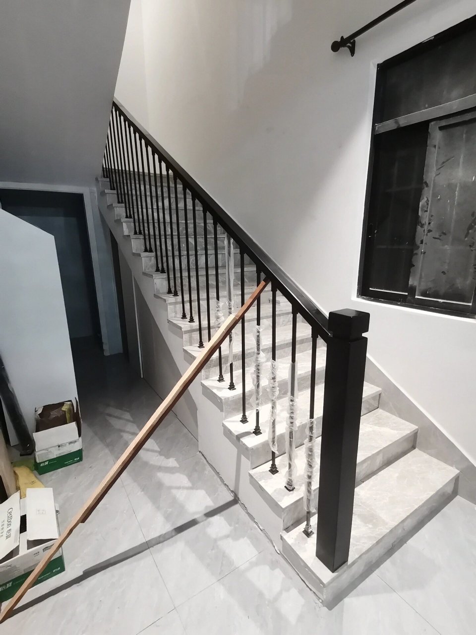 自建房楼梯扶手,简约风格款 扶手面40x60进口刚果沙比利实木扶手77