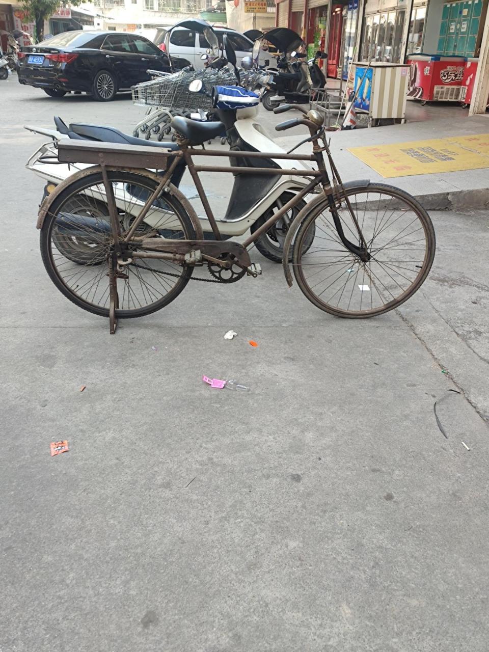 老式28寸带铁盒凤凰双杠自行车了