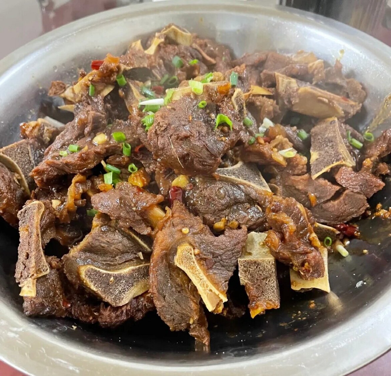 湖北菜的特点 味大 干锅牛骨头 个人比较喜欢辣一点,可能大众口味比较