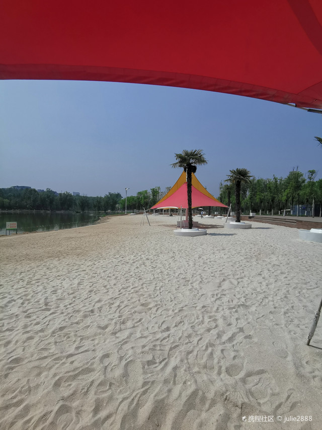 去沙滩玩吧,就在风景优美的樊川公园