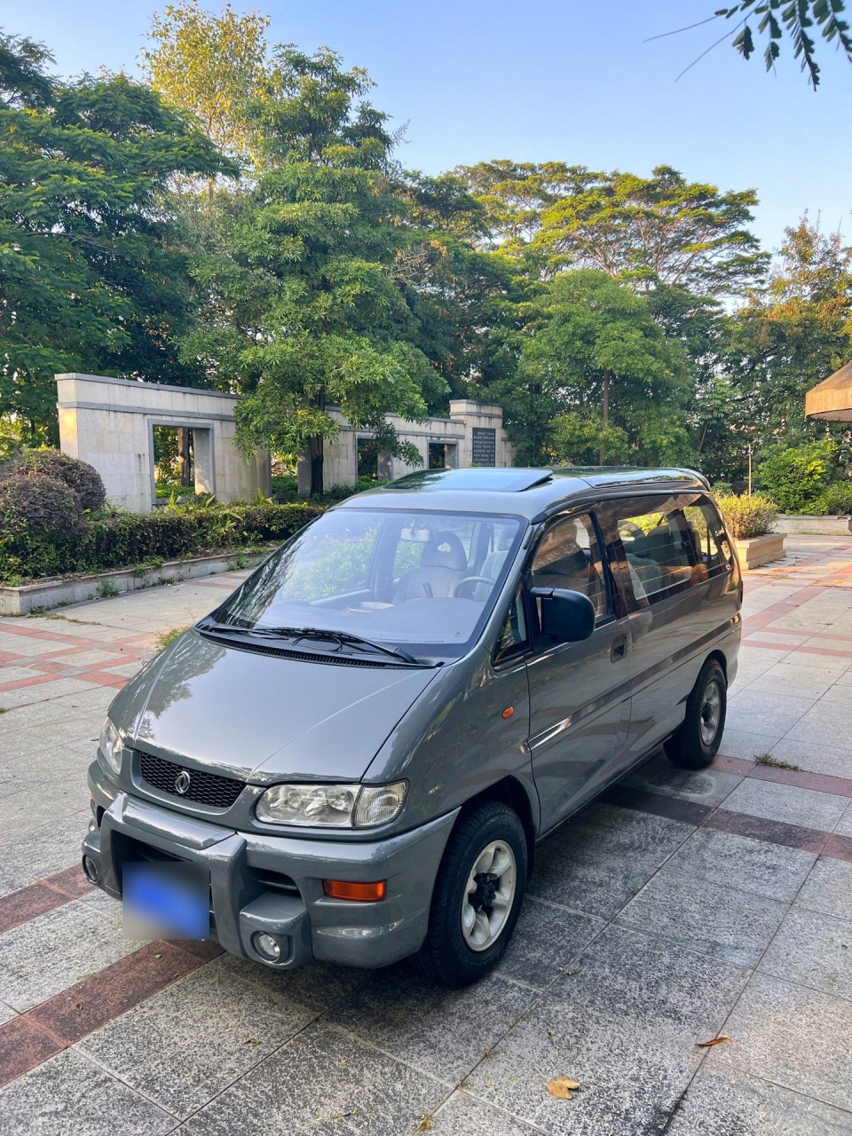 得利卡第四代型"太空舱"版 (mitsubishidelical400space gear)的国产