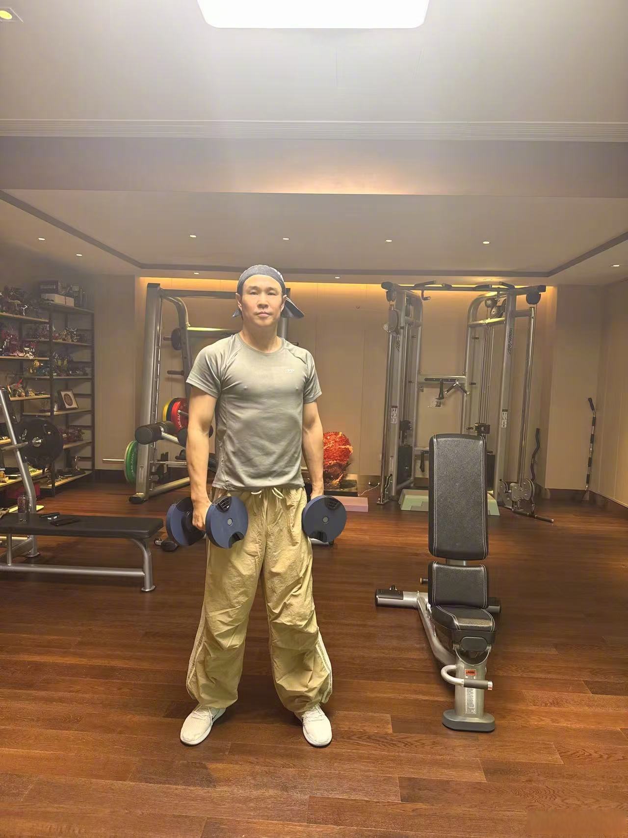 接受一切批评的声音 还需继续努力 加油 咱们爷俩一