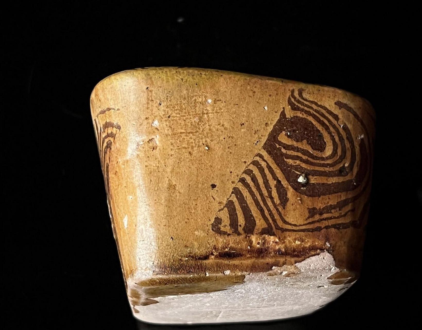 唐代·巩义窑.搅胎黄釉脉枕(欣赏)尺寸:长14.3cm 高7.4 宽10.