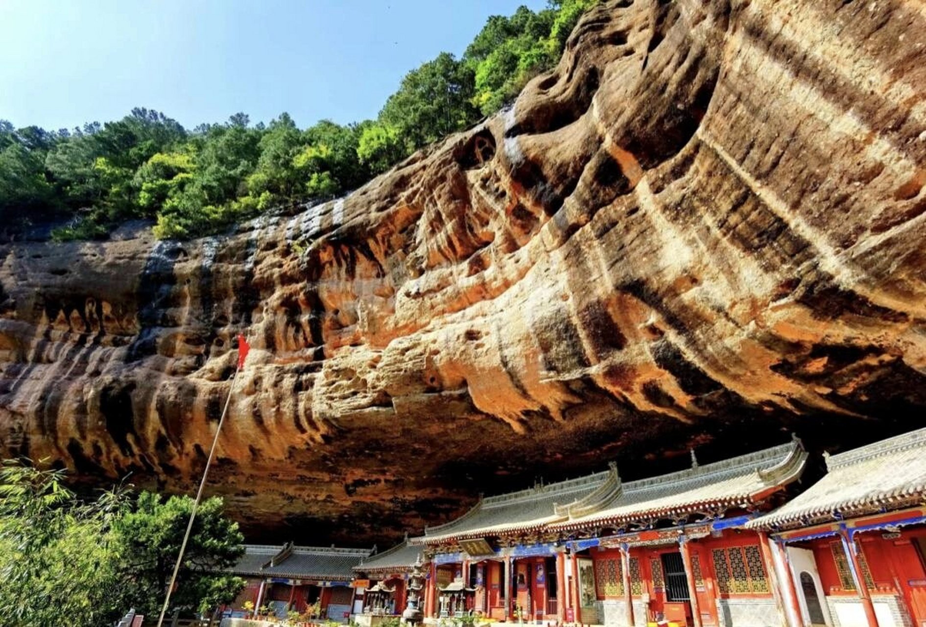 天水境内最著名风景区 天水市内最著名的景点有麦积山,仙人崖,石门