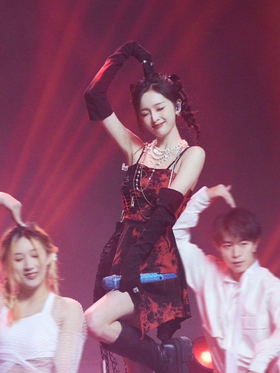 吴宣仪新年欢聚夜《rsvp 北卡蓝 pink blue sunset》三首连唱,甜美