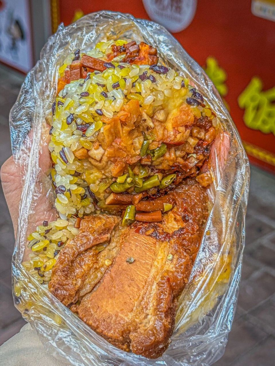 终于在桂林吃到了扣肉糯米饭,真的吼吼吃啊🤤 	 一口下去又香又糯