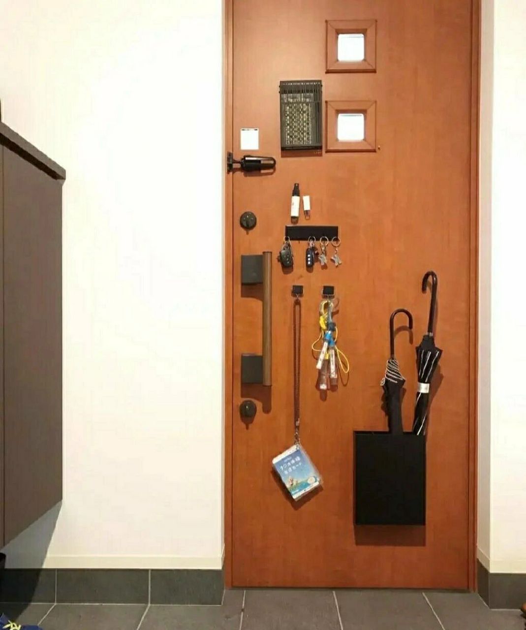 家里装修,门后空间巧妙利用好,不仅多了收纳空间,浓浓的生活气息桓