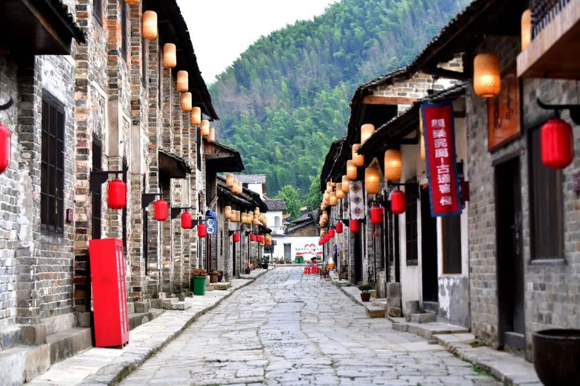 咸宁旅游‖90羊楼洞古镇 羊楼洞古镇上商业店铺大多集中分布在这段