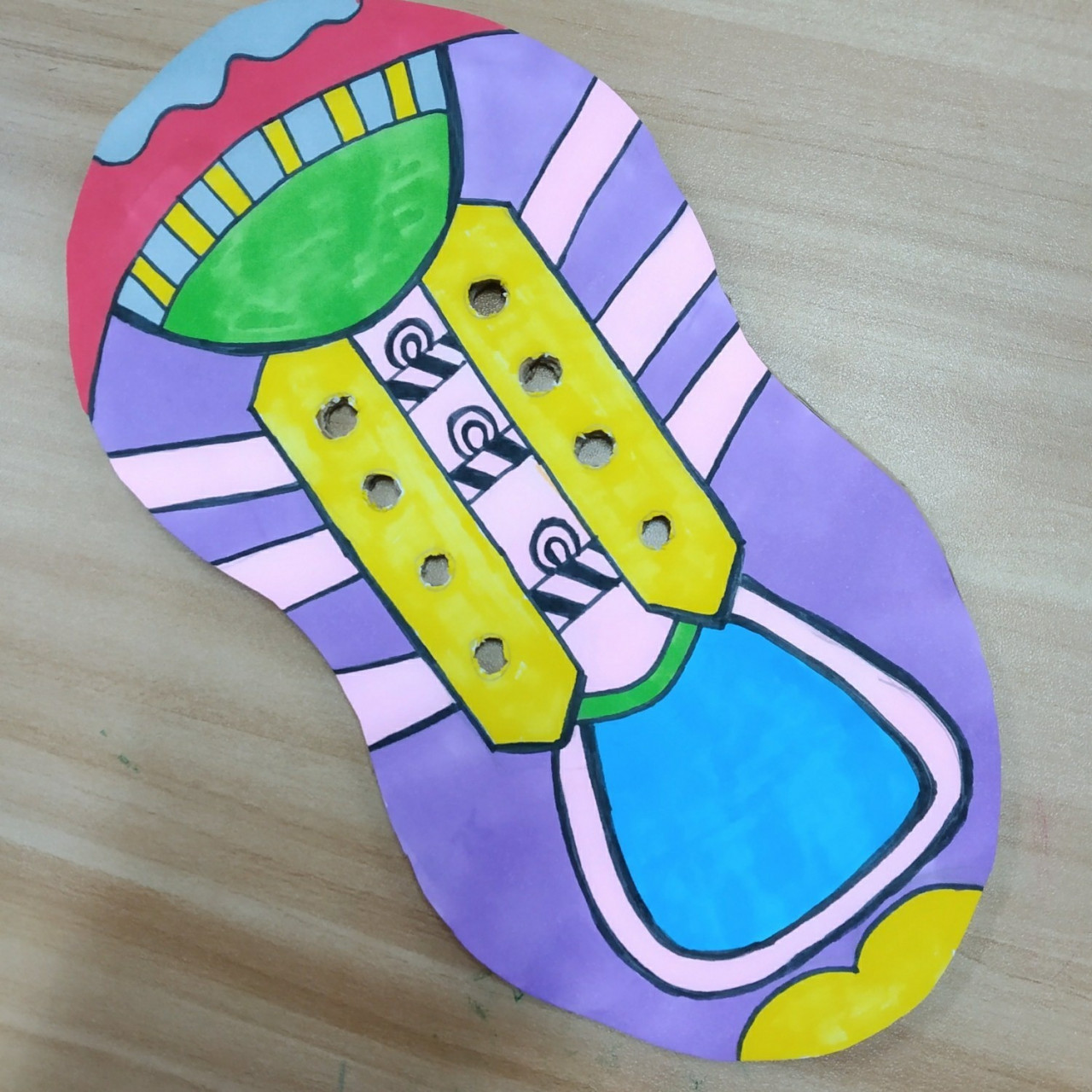 健康领域自制玩教具——《我是系绳小能手》 教育价值: 发展幼儿健康