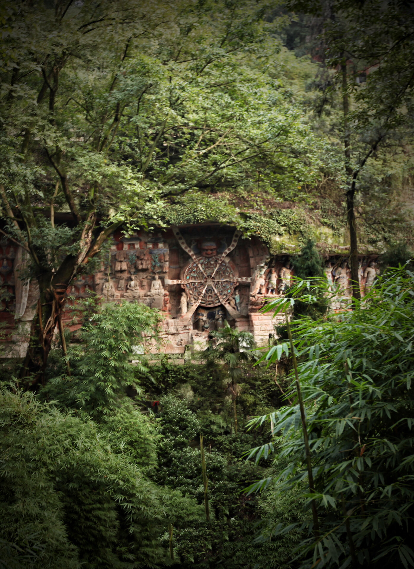 重庆 大足 宝顶山 今天介绍宝顶山石窟中的六道轮回图 六道轮回图是