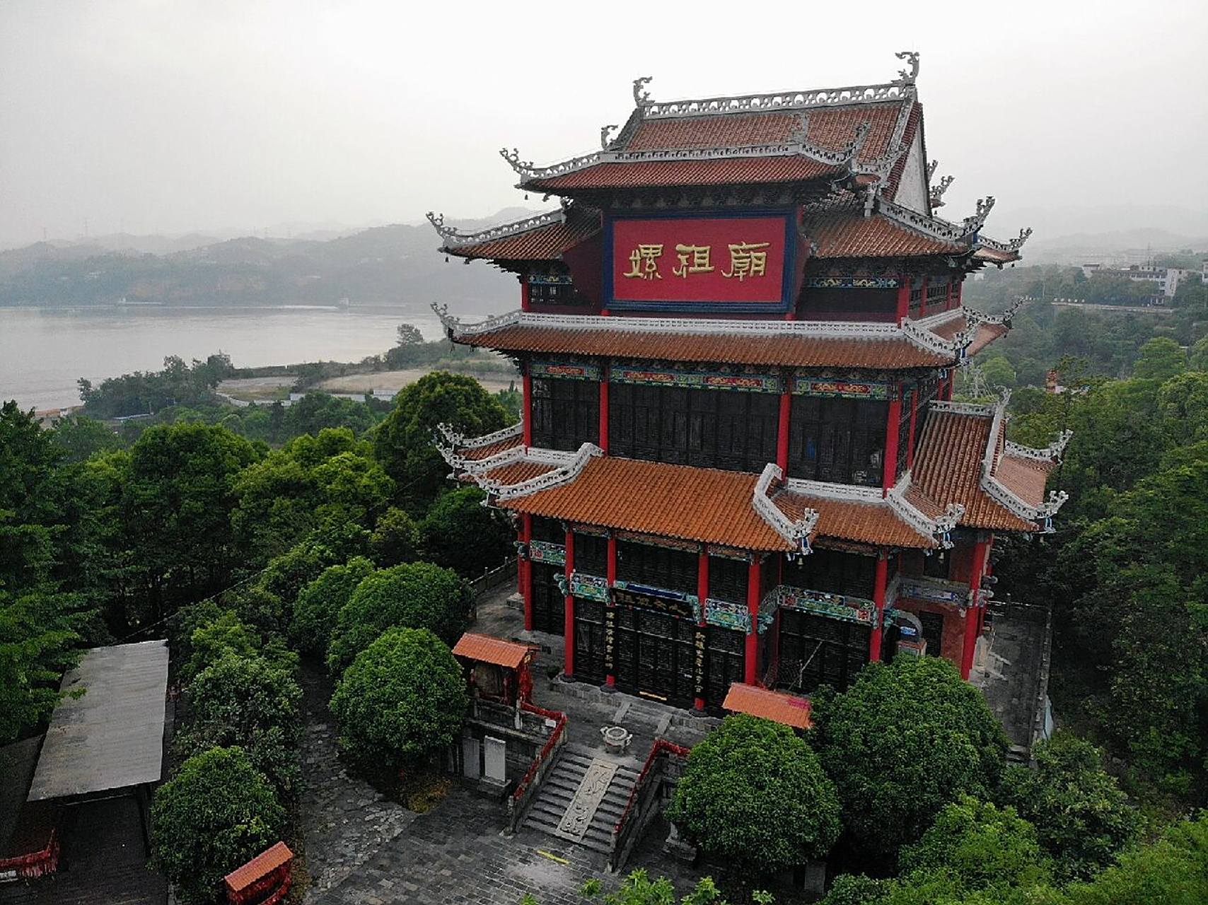 宜昌风物-嫘祖庙 嫘祖庙又名西陵山庙,占地1000平方米,海拔高度108米