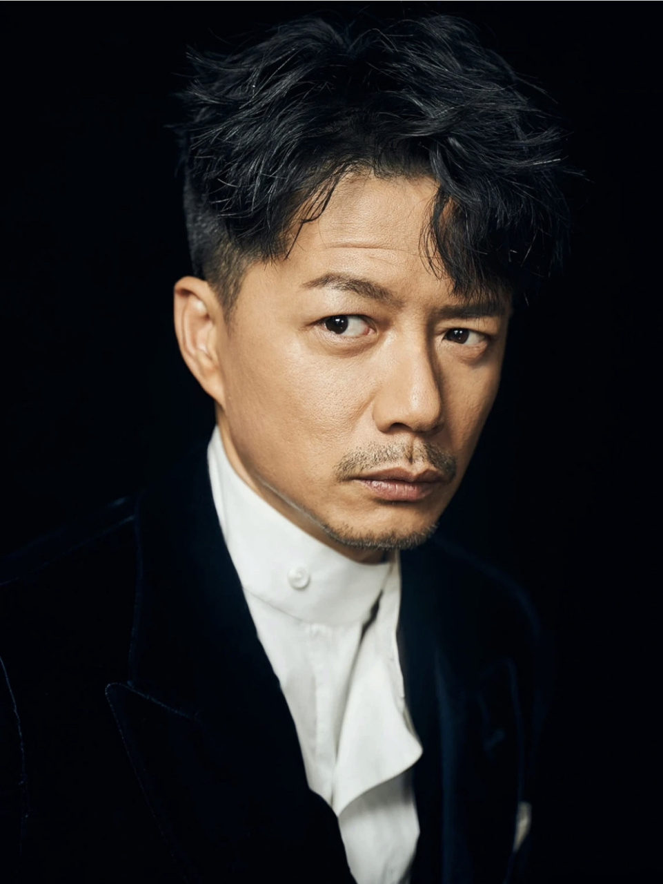 70后叔圈演技顶流,九位男神 16615张嘉译,70年出生,陕西西安人