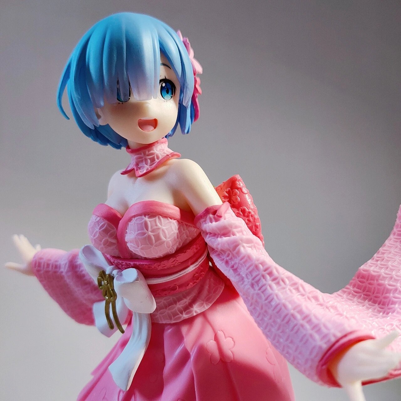 re:从零开始的异世界生活 蕾姆樱花手办 胳膊和腿是拼接的,腿有点活动