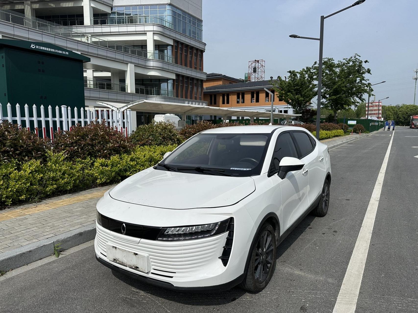 新到长城欧拉iq, 19年上牌,纯电续航401公里,搭载宁德时代电池 三厢