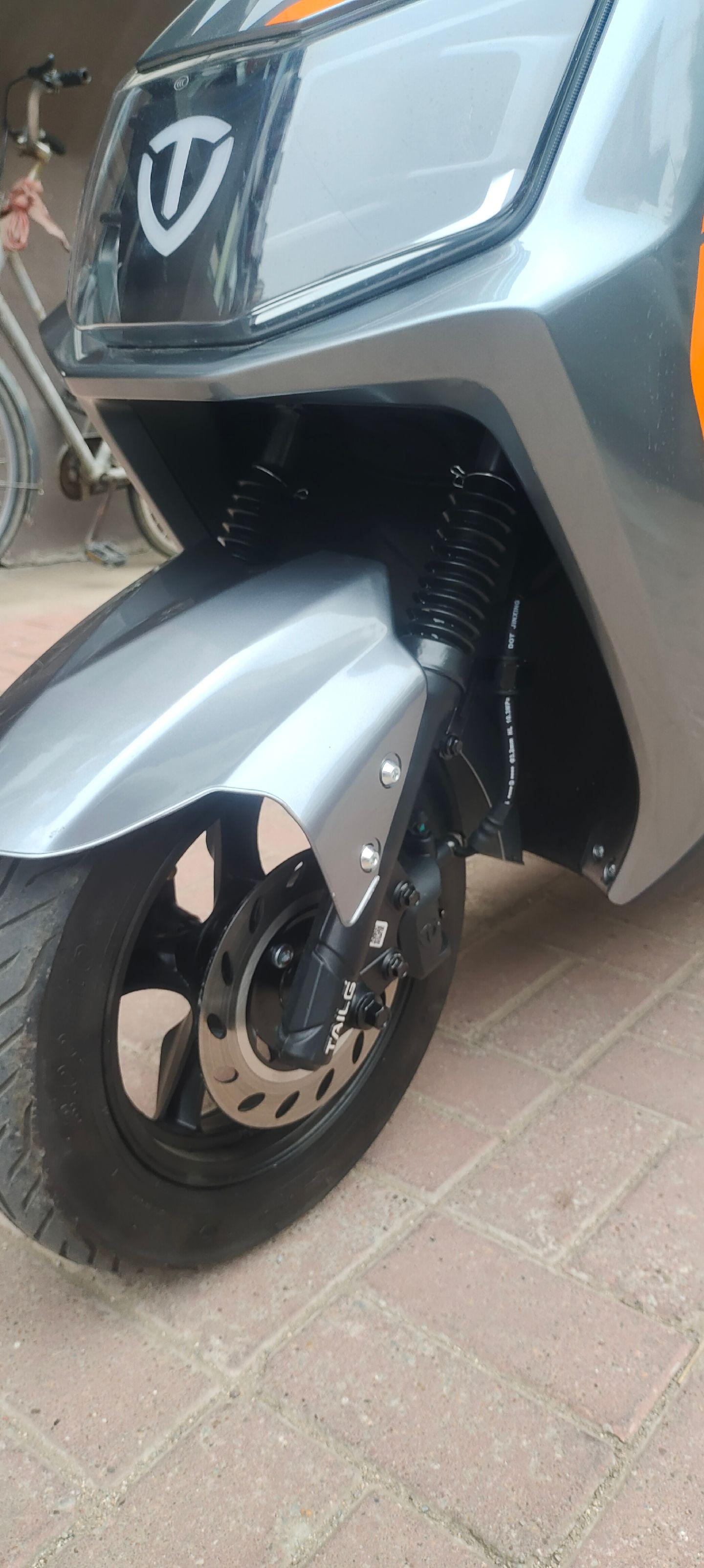 最新到货台铃高配凯鹰一台,前碟后鼓,1200w动力电机,72v21ah原厂石墨