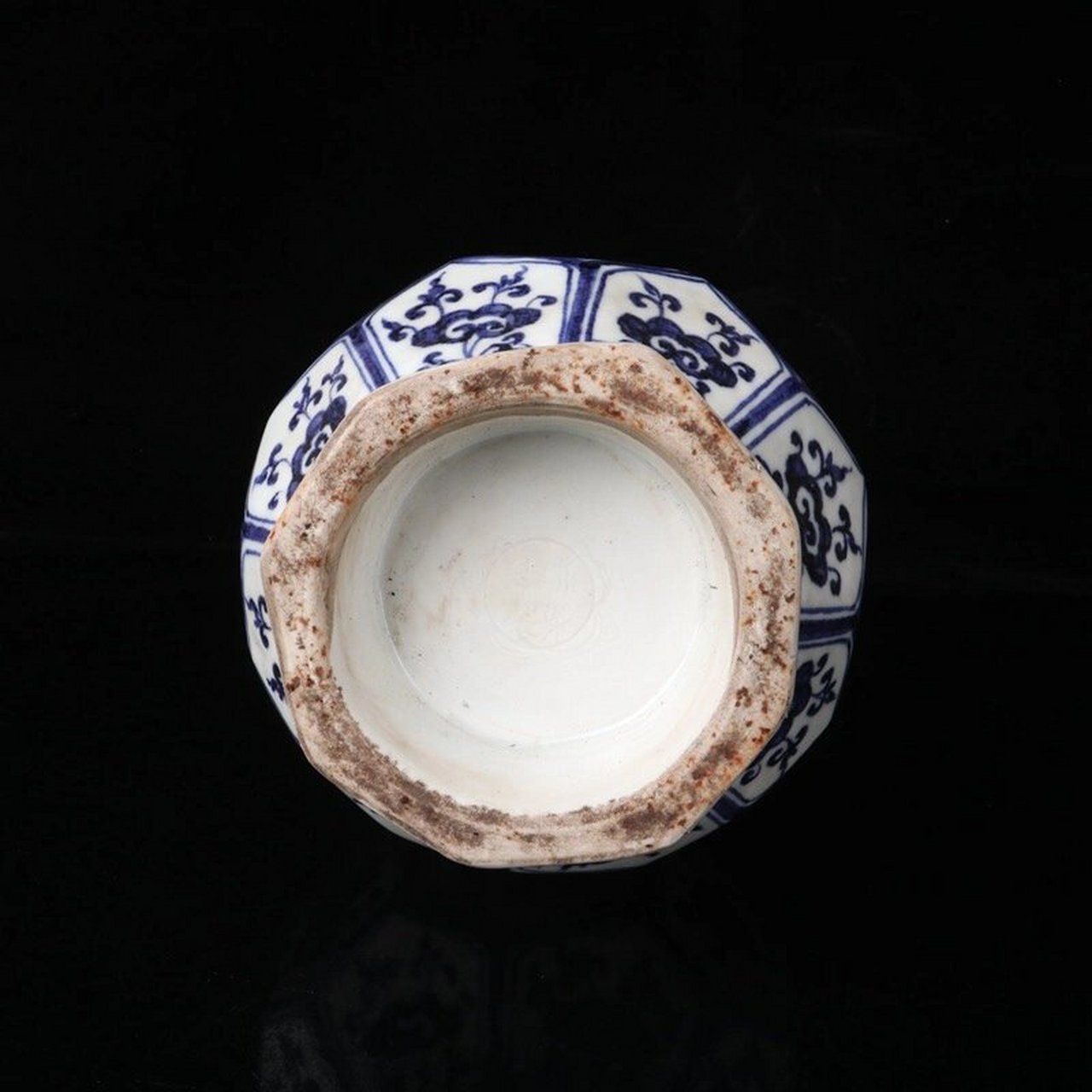 明代青花缠枝莲纹蒜头瓶一对 明代青花缠枝莲纹蒜头瓶一对#博物馆奇遇