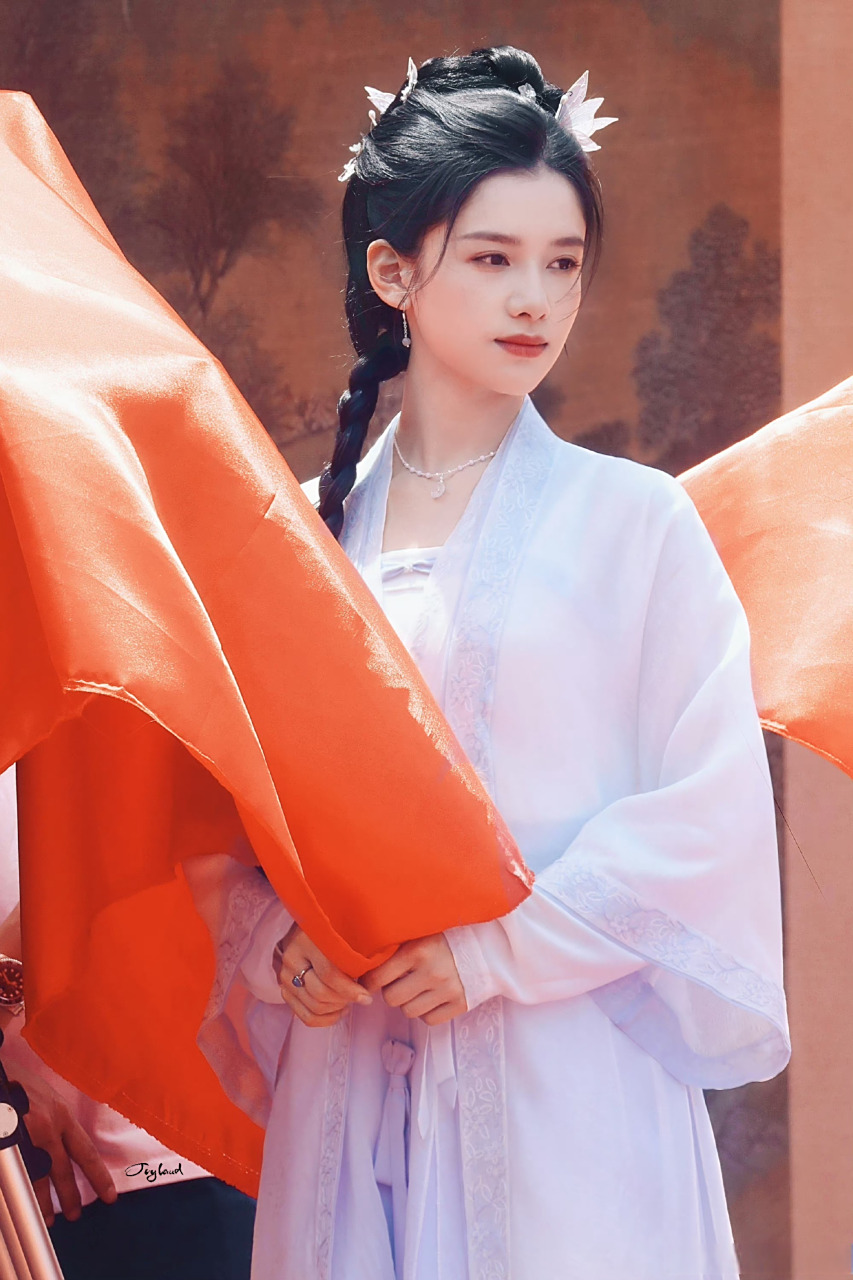 张婧仪古装扮相#美的美的好期待《惜花芷》