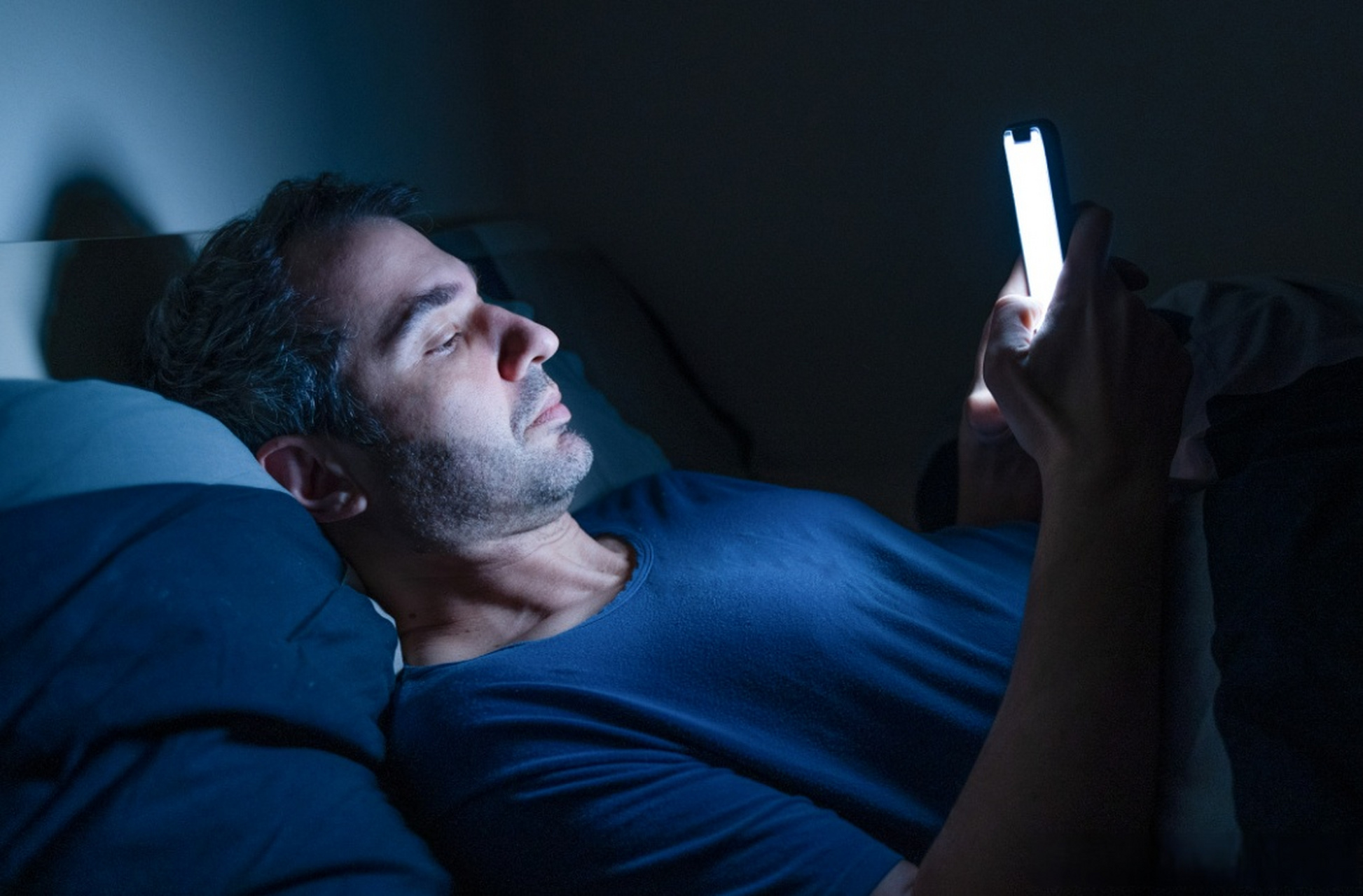 晚上两点睡早上10点起算熬夜吗# 【想要熬夜晚睡,但也要睡够8个小时