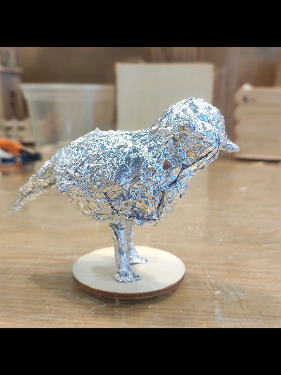 锡纸鸟 锡纸鸟——材料是锡纸 注释:我们做锡纸鸟呢,它里面一定是需要