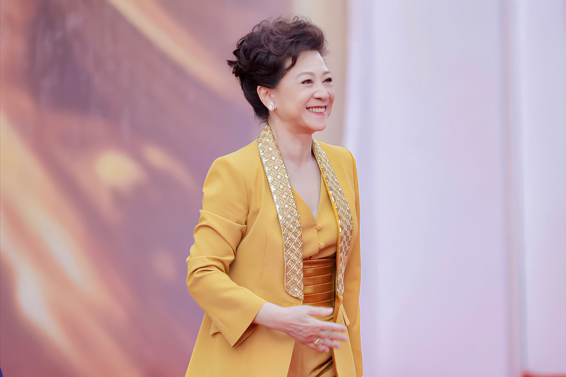 王馥荔# 星光熠熠,共襄盛典,演员#王馥荔# 出席第十八届,第十九 