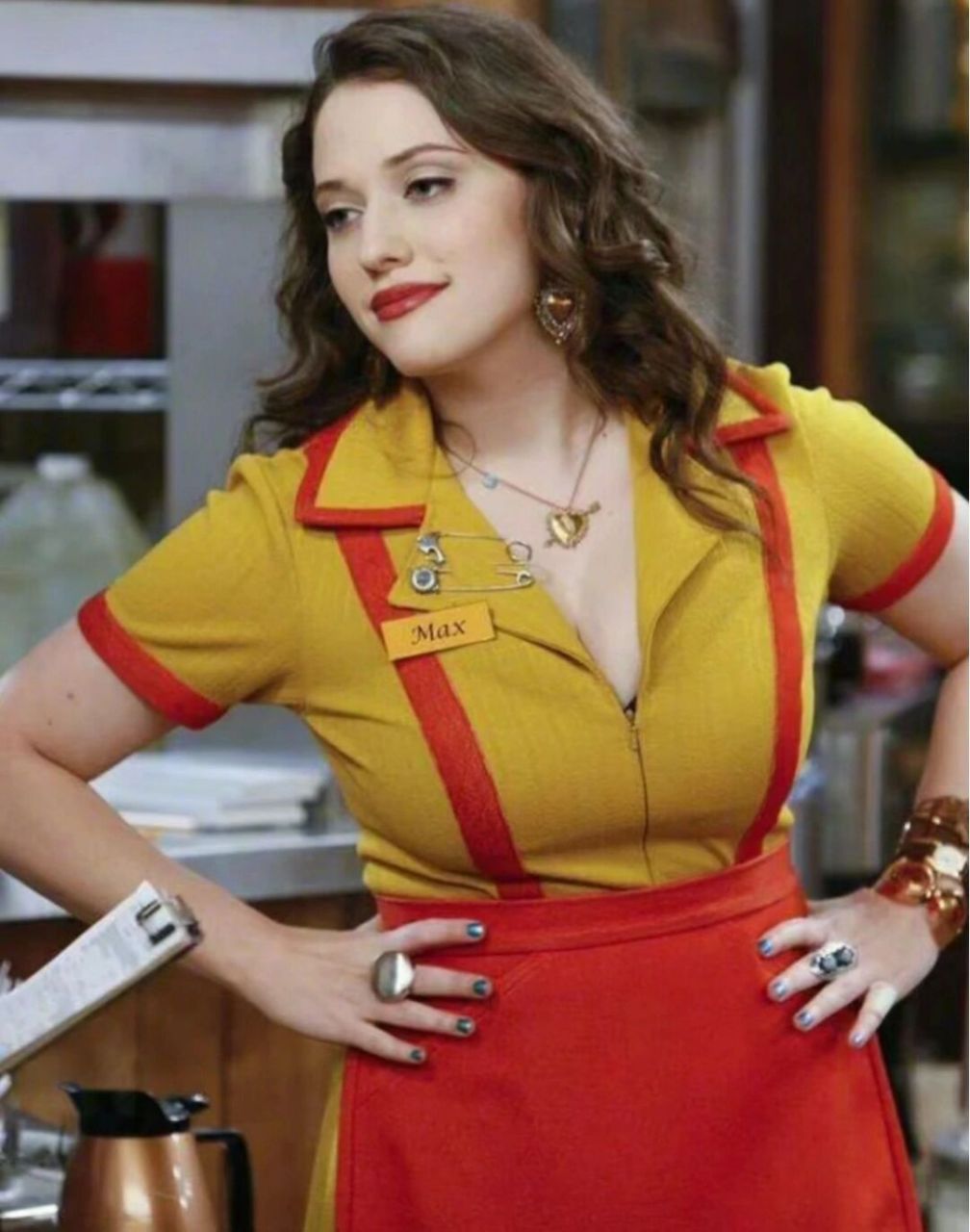 看破产姐妹真的好喜欢max的项链和戒指 于是我各种截图,各种软件搜索