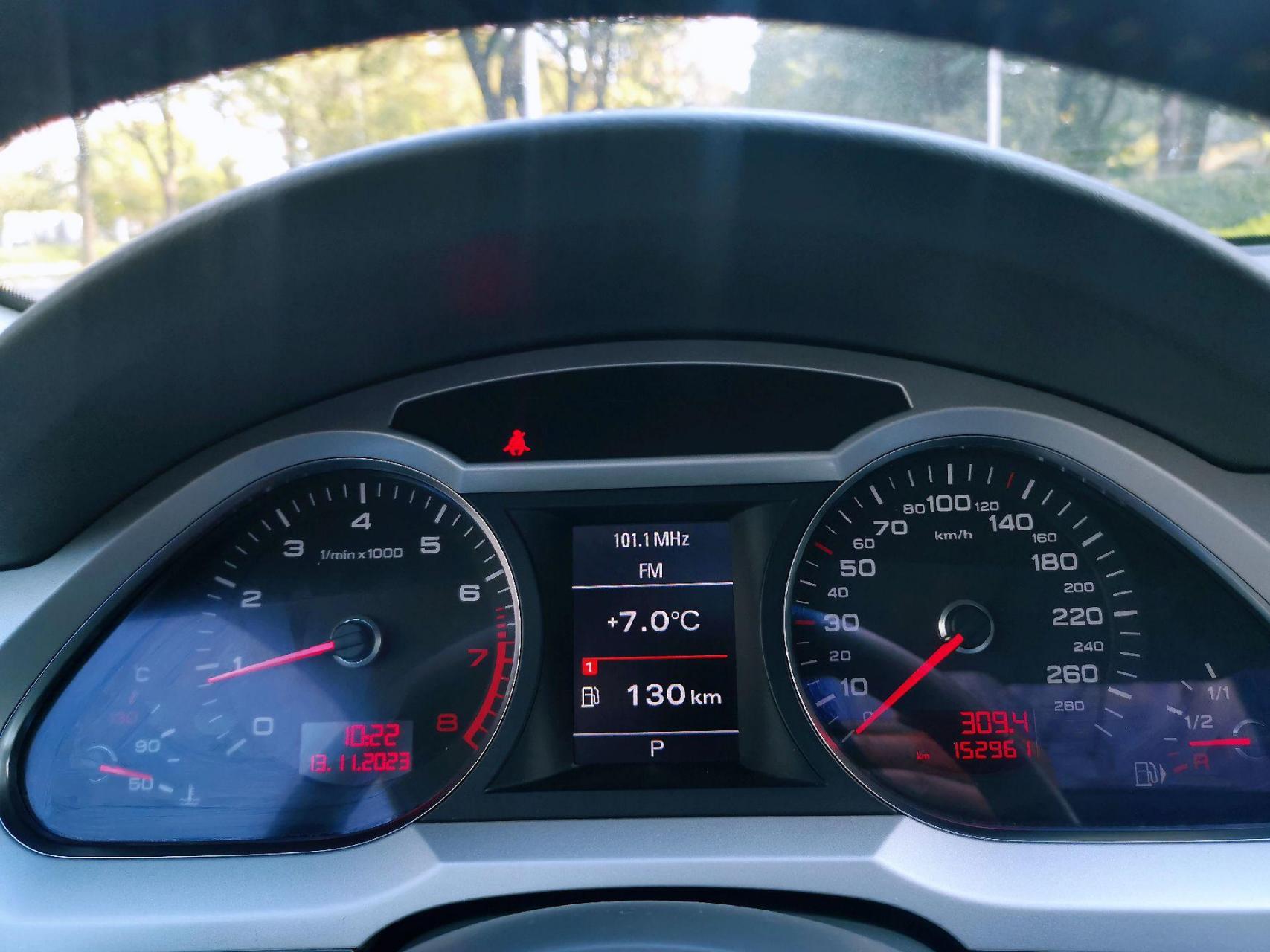 2011年6月奥迪a6l 2.4v6自动豪华型 【行驶里程】:15.